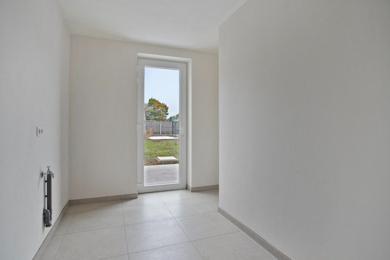 Prachtige, verrassend ruime nieuwbouwwoning met 3 slaapkamers én inpandige garage te koop in Dentergem! foto 9