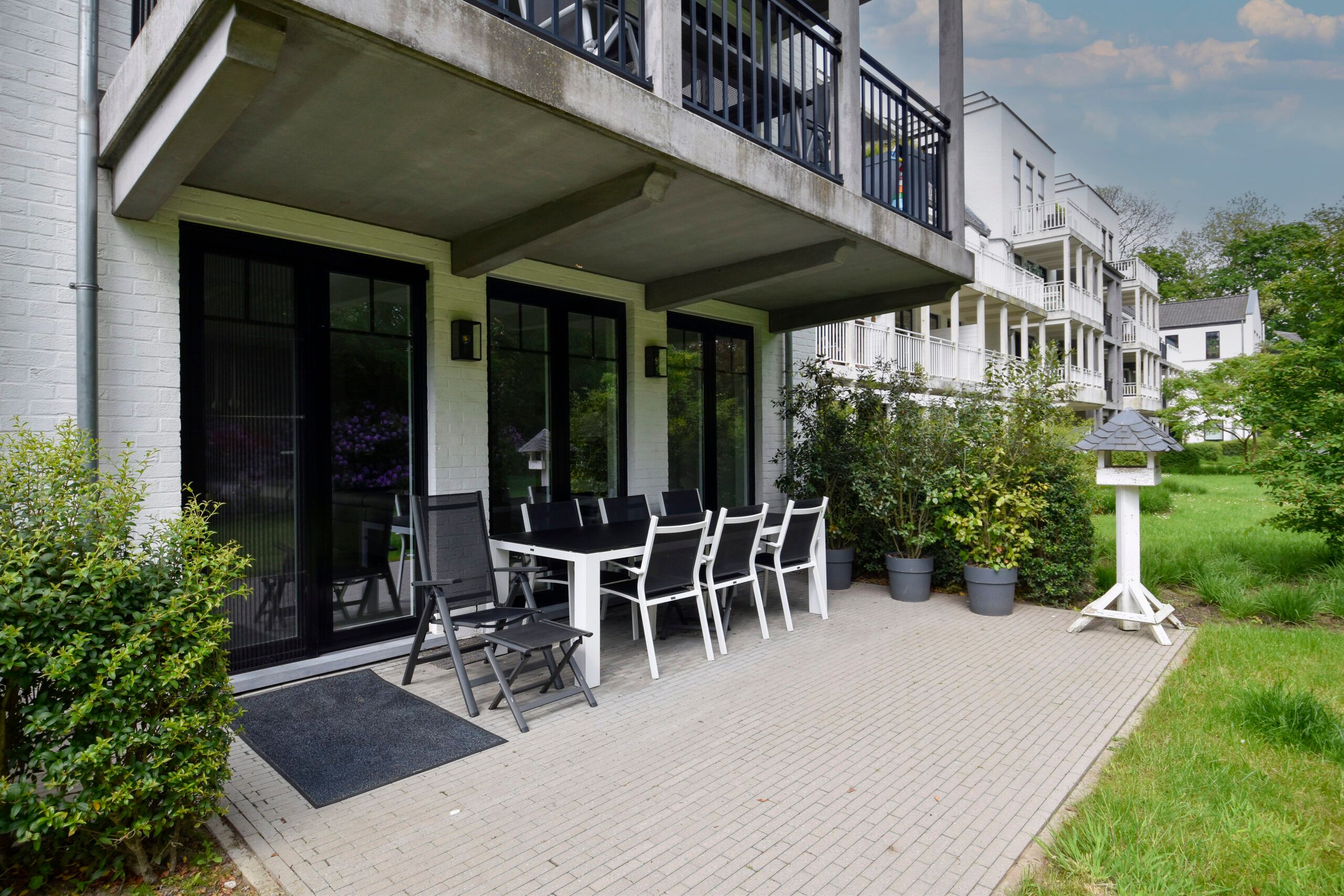 Prachtig gelijkvloers appartement met zuidgerichte tuin in Sint-Niklaas foto 2