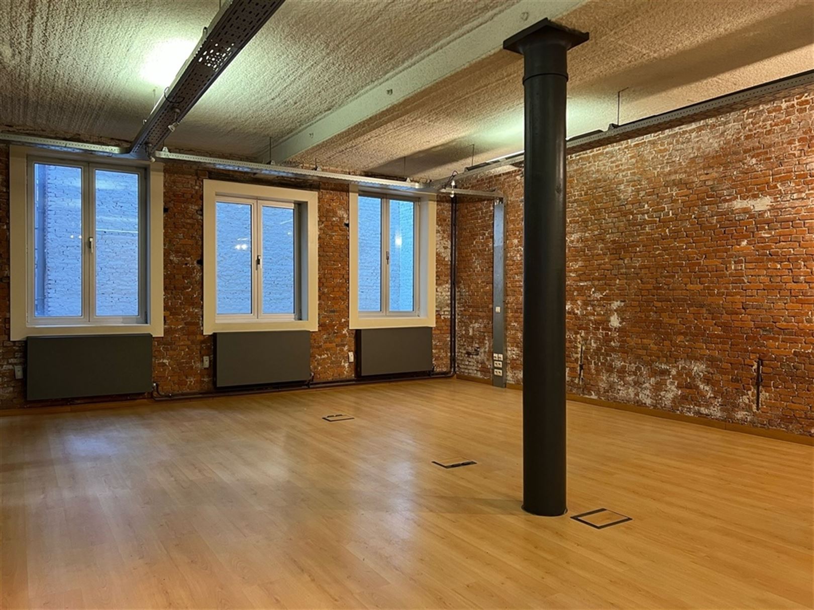 Loftkantoren te huur in prachtig gerenoveerd pakhuis aan het Eilandje foto 3