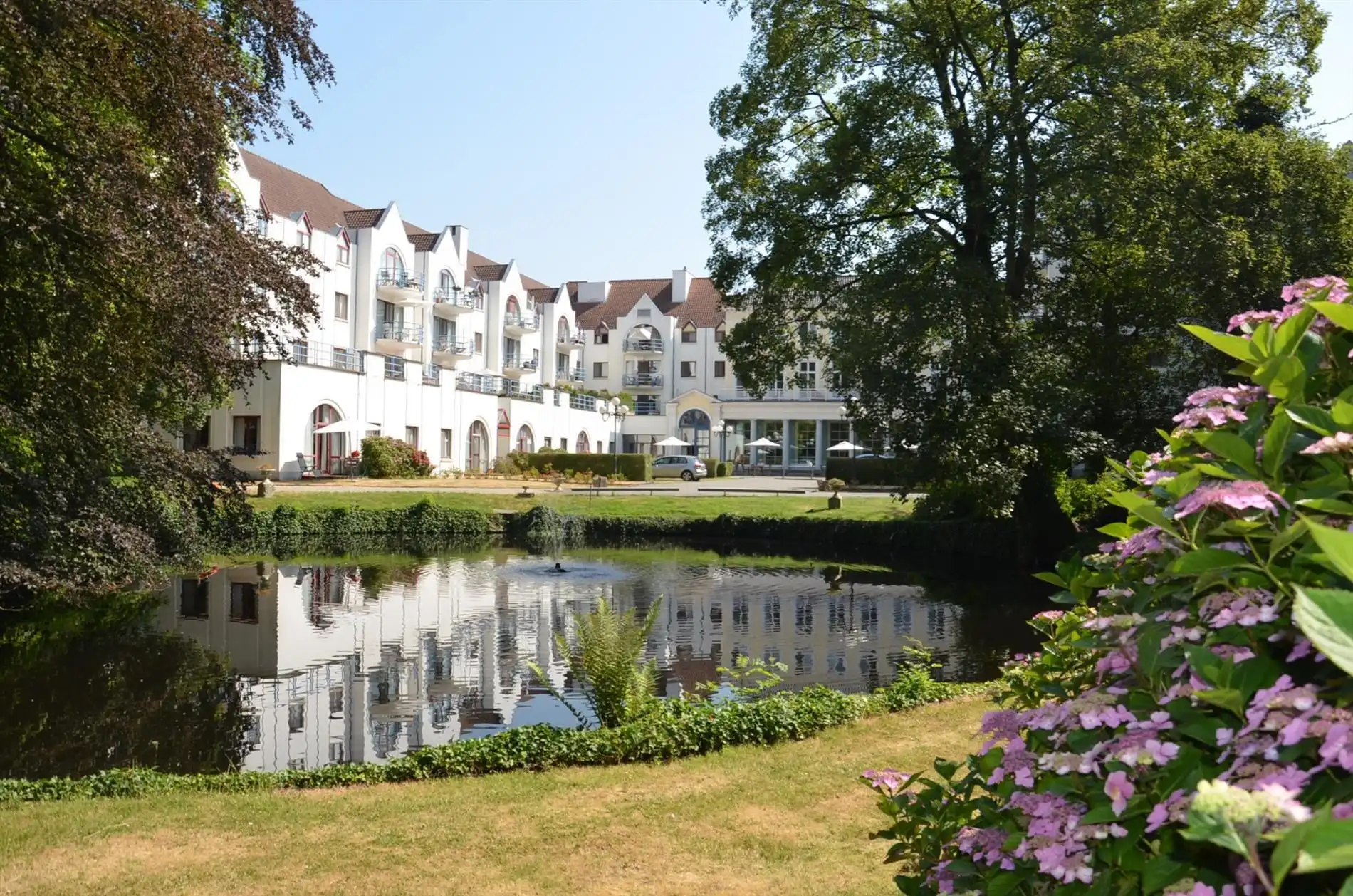 Gerenoveerde serviceflat met 1slk in klassevolle residentie in hartje Brugge foto {{pictureIndex}}