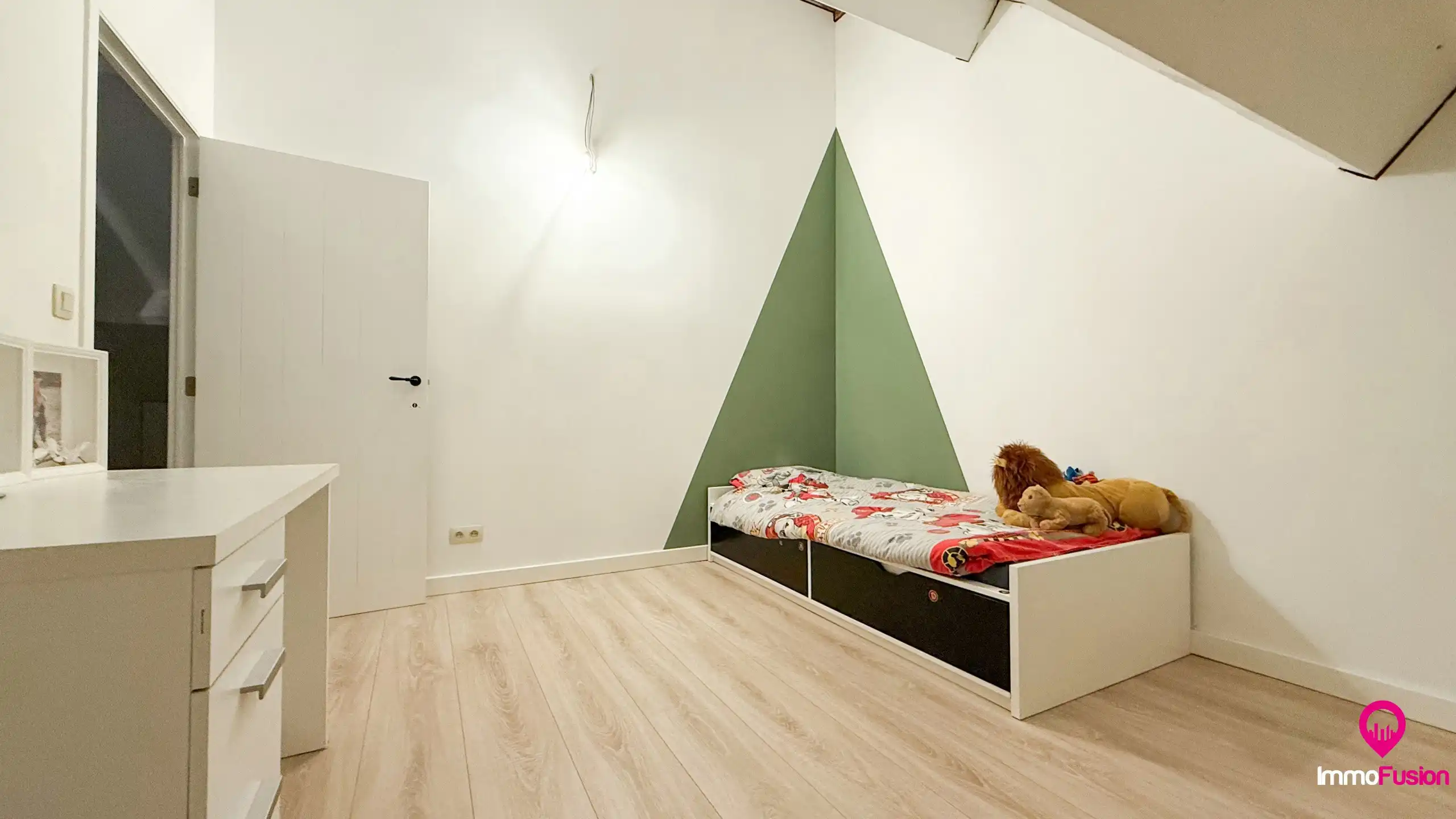 Zeer ruim wonen met 5 slpks en rustig gelegen! foto 27