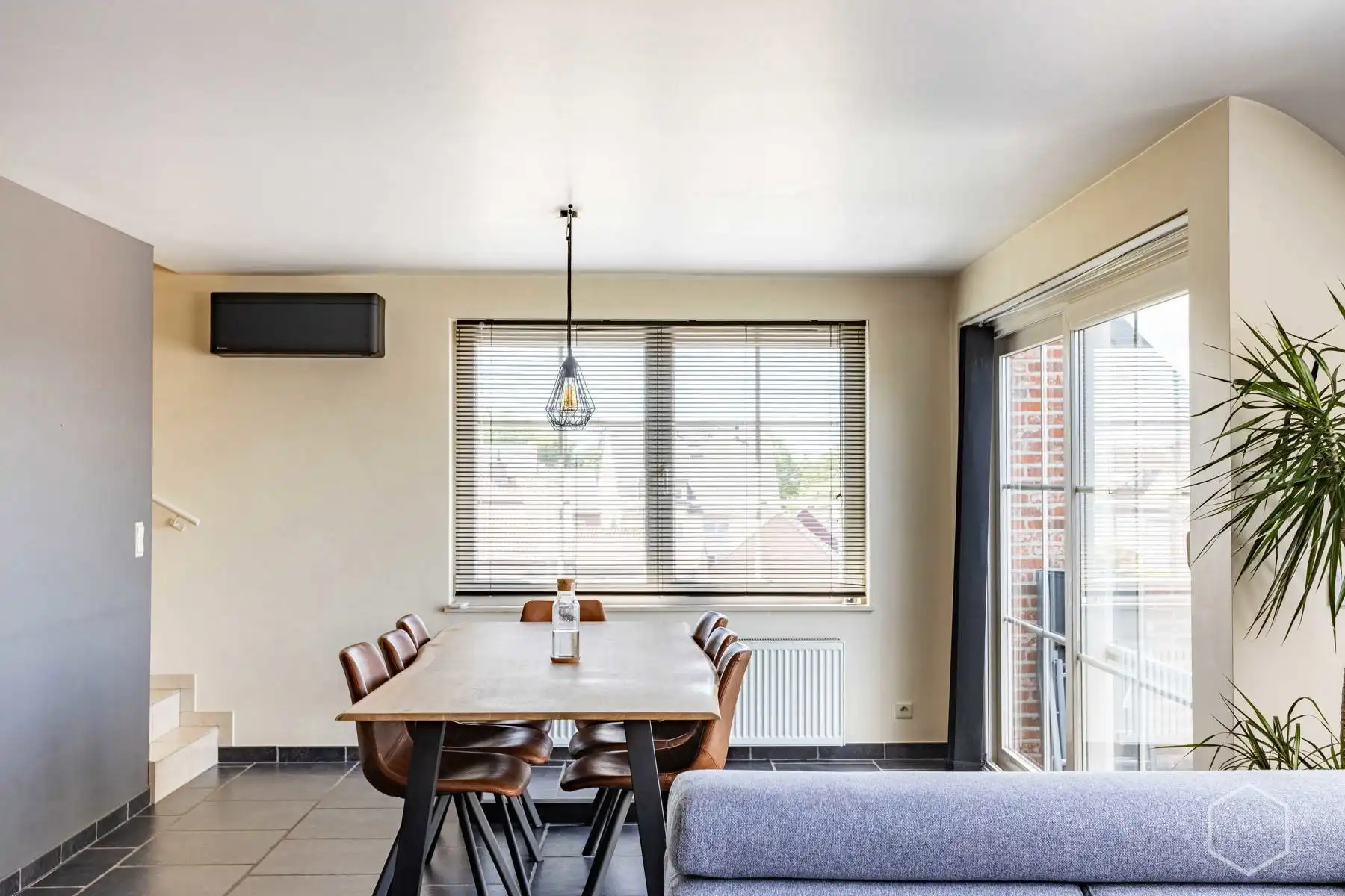 Lichtrijk duplexappartement met 4 slaapkamers en airco's foto 7
