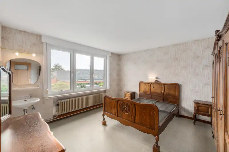 Roeselare. Uitzonderlijke ruime driegevelwoning met 5 slaapkamers en bureel, rustige straat en centraal gelegen. Zuidelijke tuin. Ideaal voor gezinnen / thuiswerkers. foto 14