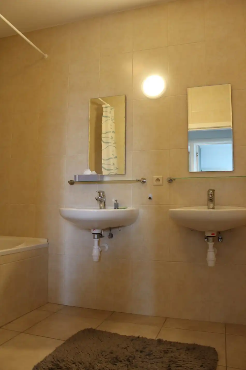 Ruim appartement met terras in het centrum van Lommel. foto 16