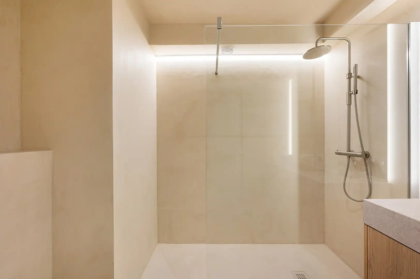 Gerenoveerd 3-slaapkamerappartement met frontaal zeezicht. foto 20