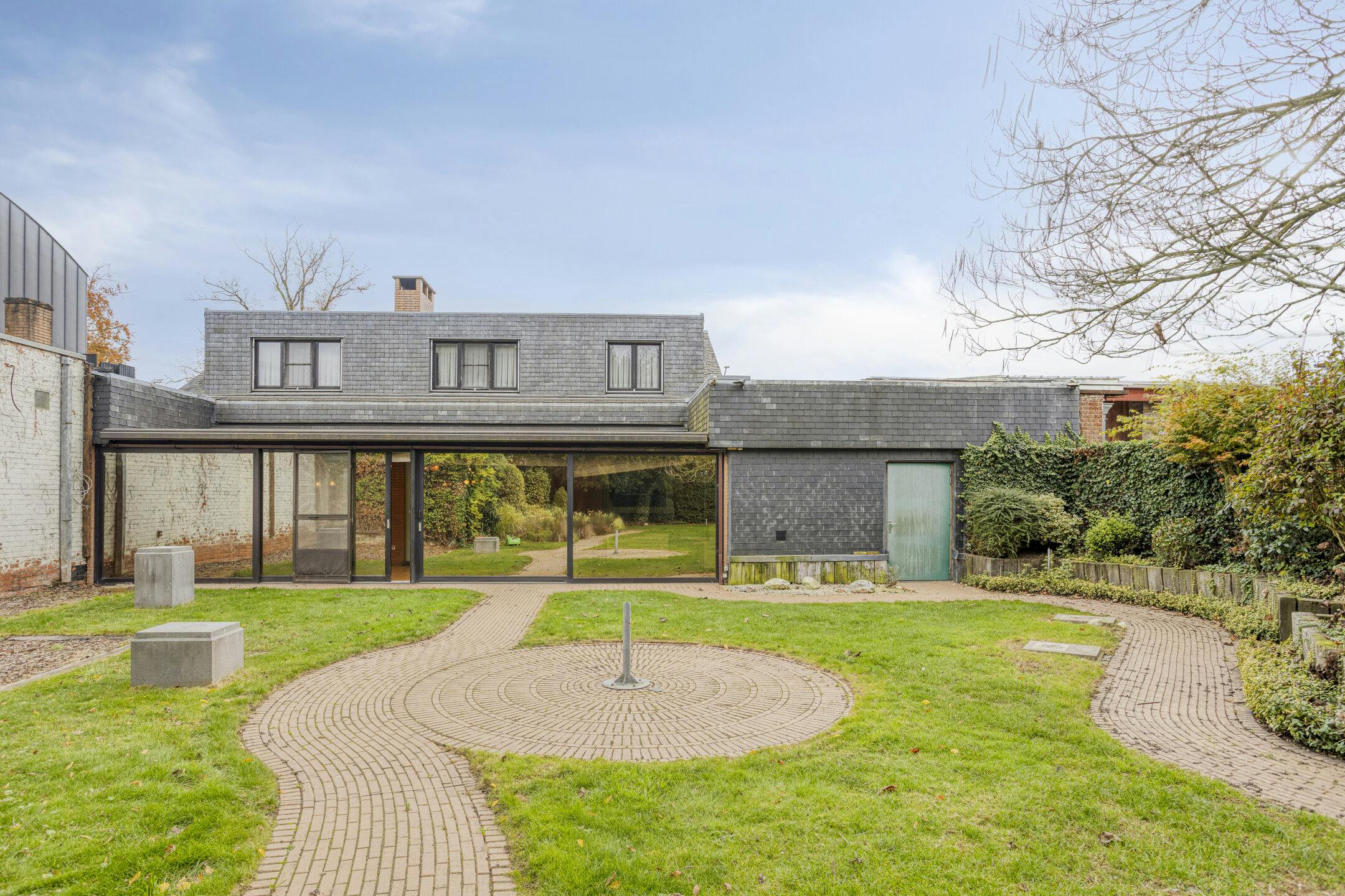 Huis te koop in Ieper met 3 kamers, tuin en garage foto 2