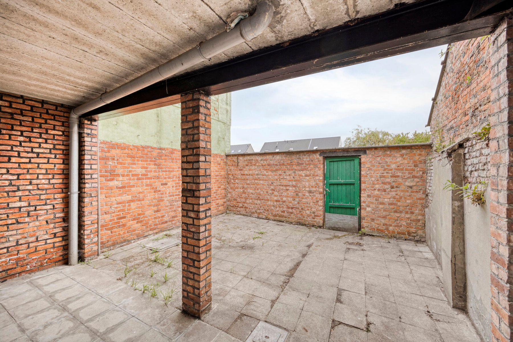 Te renoveren woning (3 slpk) met tuin. foto 10