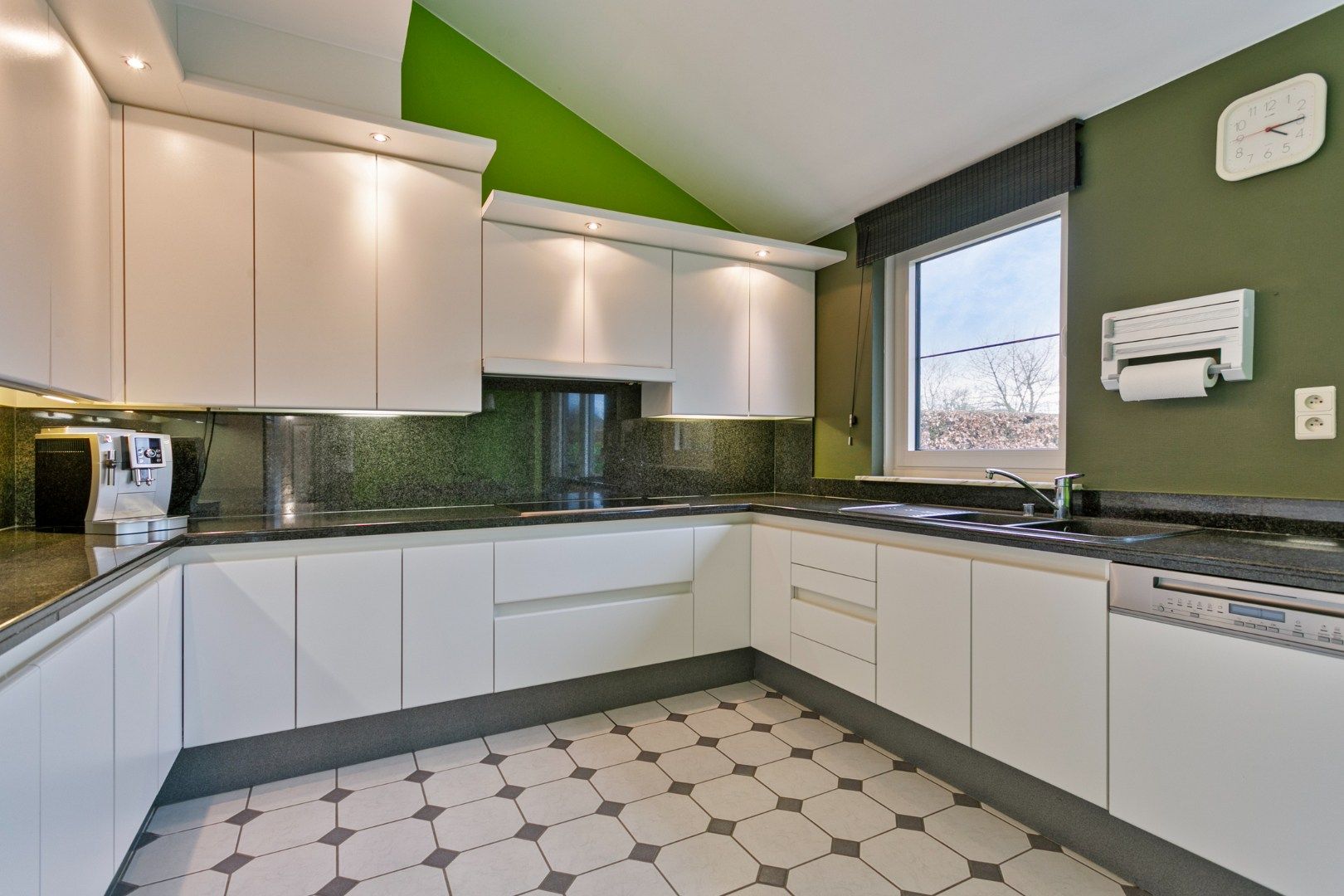 Villa met 4 slaapkamers en ruime tuin in Tienen! - bewoonbare opp. 246m² -  EPC 197 kWh/m² foto 14