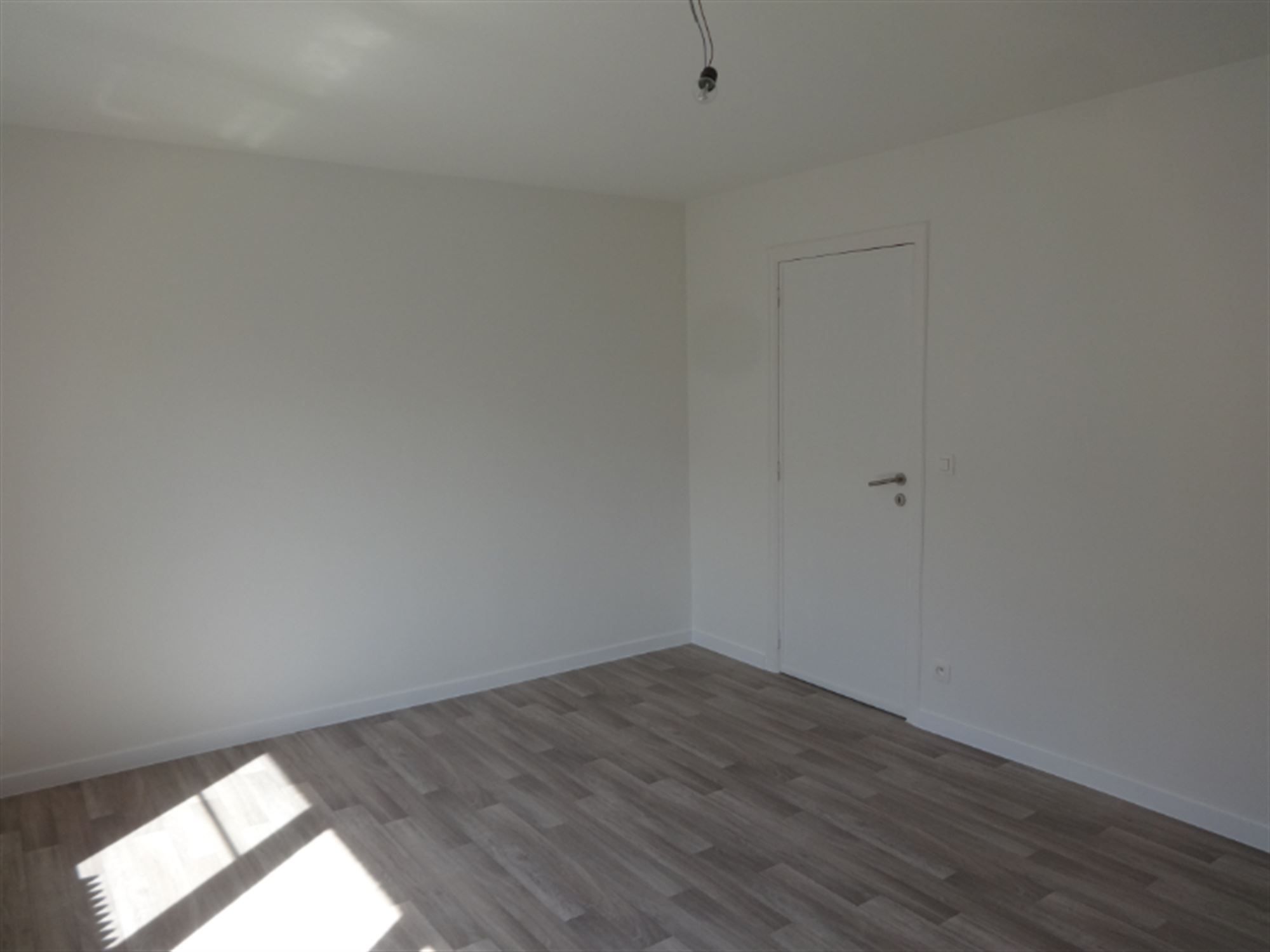 Volledig vernieuwde woning centrum Kortrijk foto 16