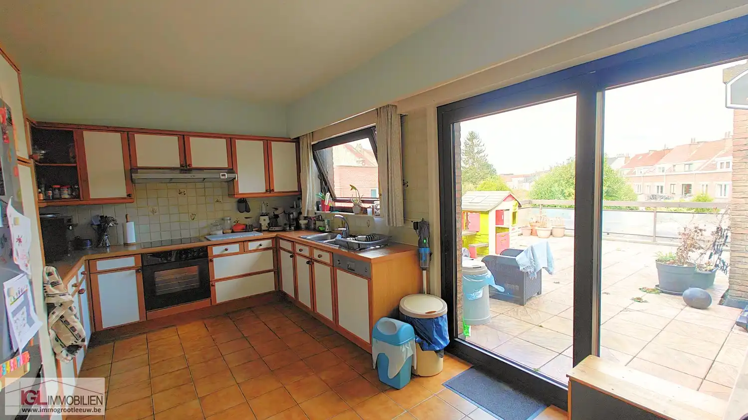 Handelspand op topliging met optimale zichtbaarheid langsheen Bergensesteenweg met veel parking en twee woongelegenheden! foto 22