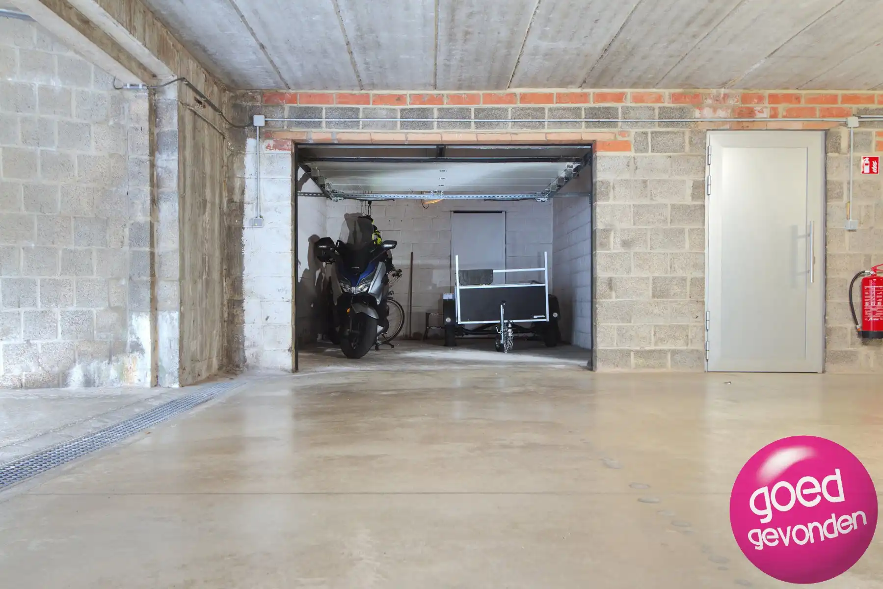 GARAGEBOX 20 m² - SECTIONAALPOORT - CENTRUM  foto 7