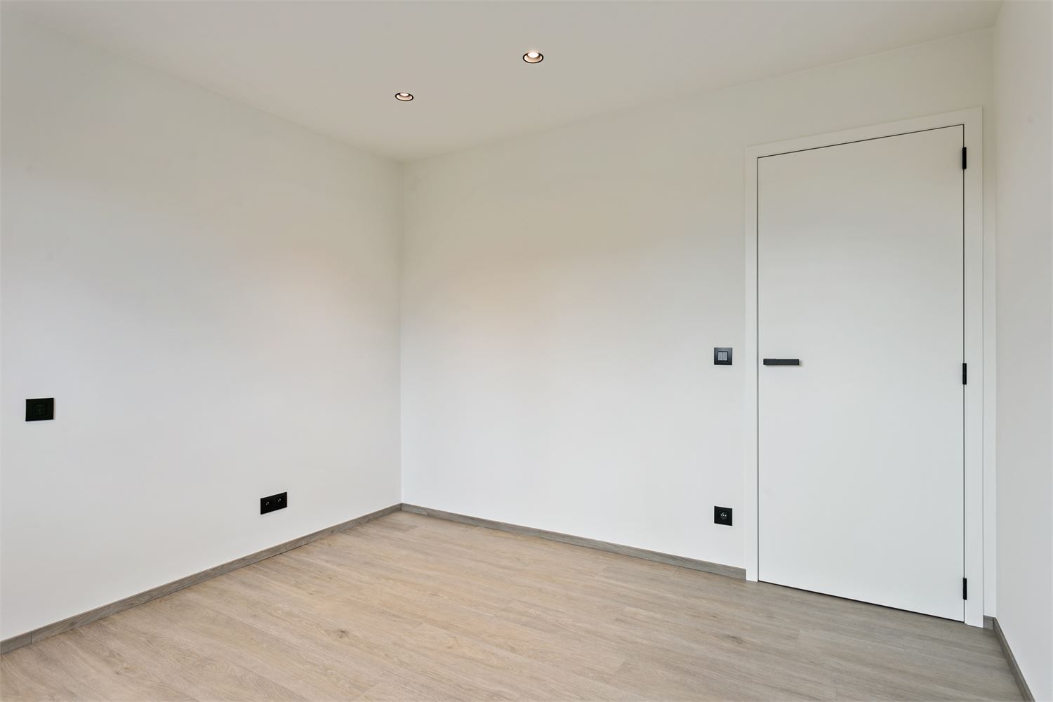 LUXUEUS APPARTEMENT MET 2 SLPKS TE DIEST! foto 20