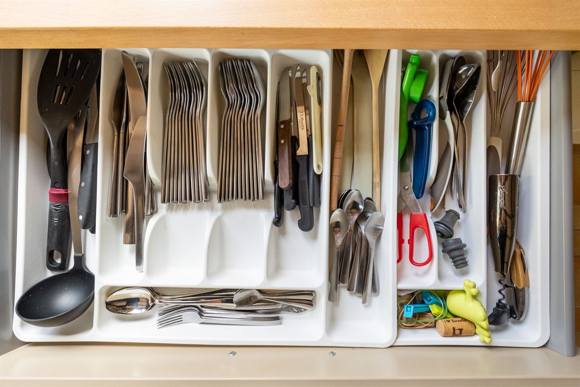 Charmante chalet met privatieve vijver op idyllisch perceel foto 10