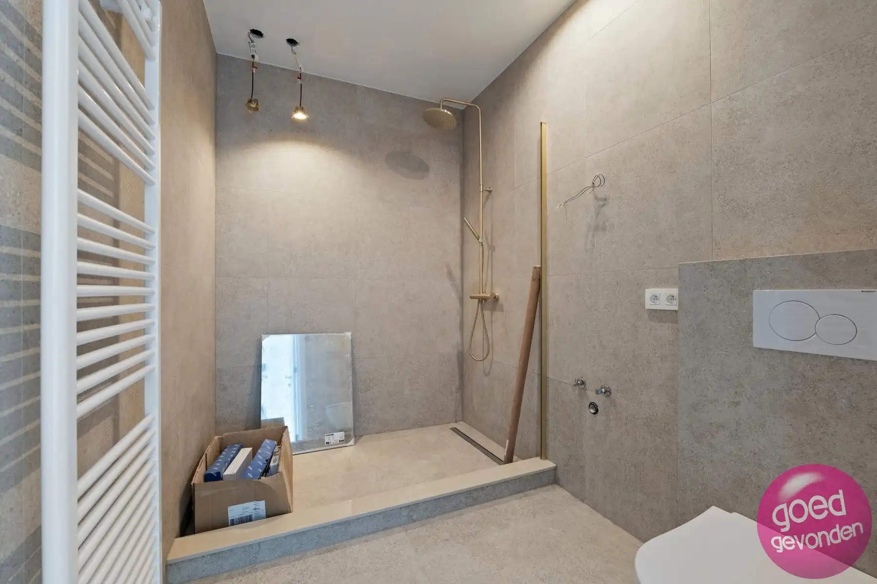 NIEUW APP - 1of2 SLK - TERRAS - KELDER - CENTRUM - GEEN BTW foto 12