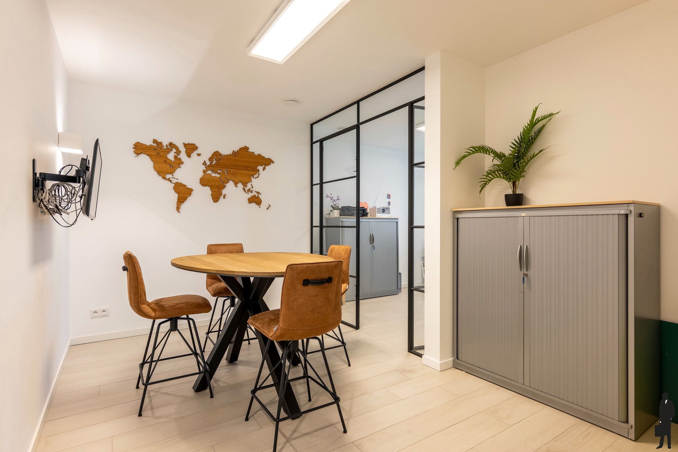 Villa met 4slks, 2bdks en verwarmd zwembad op 1200 m² foto 12