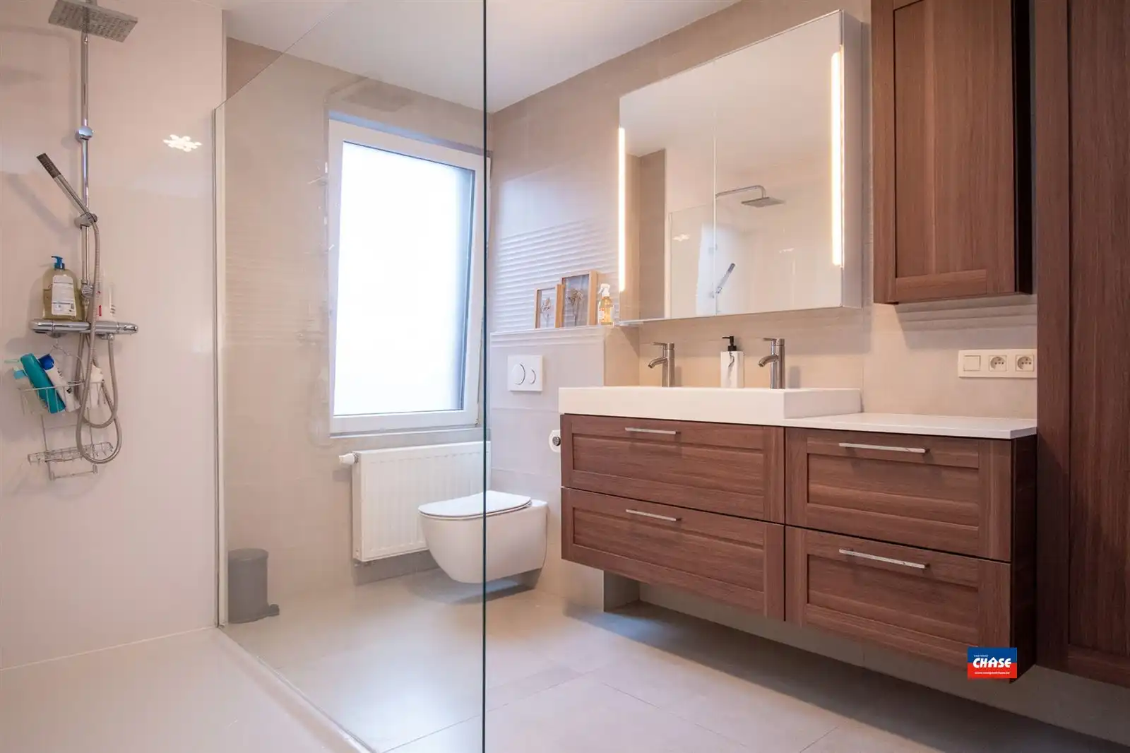 Gerenoveerde gezinswoning foto 11