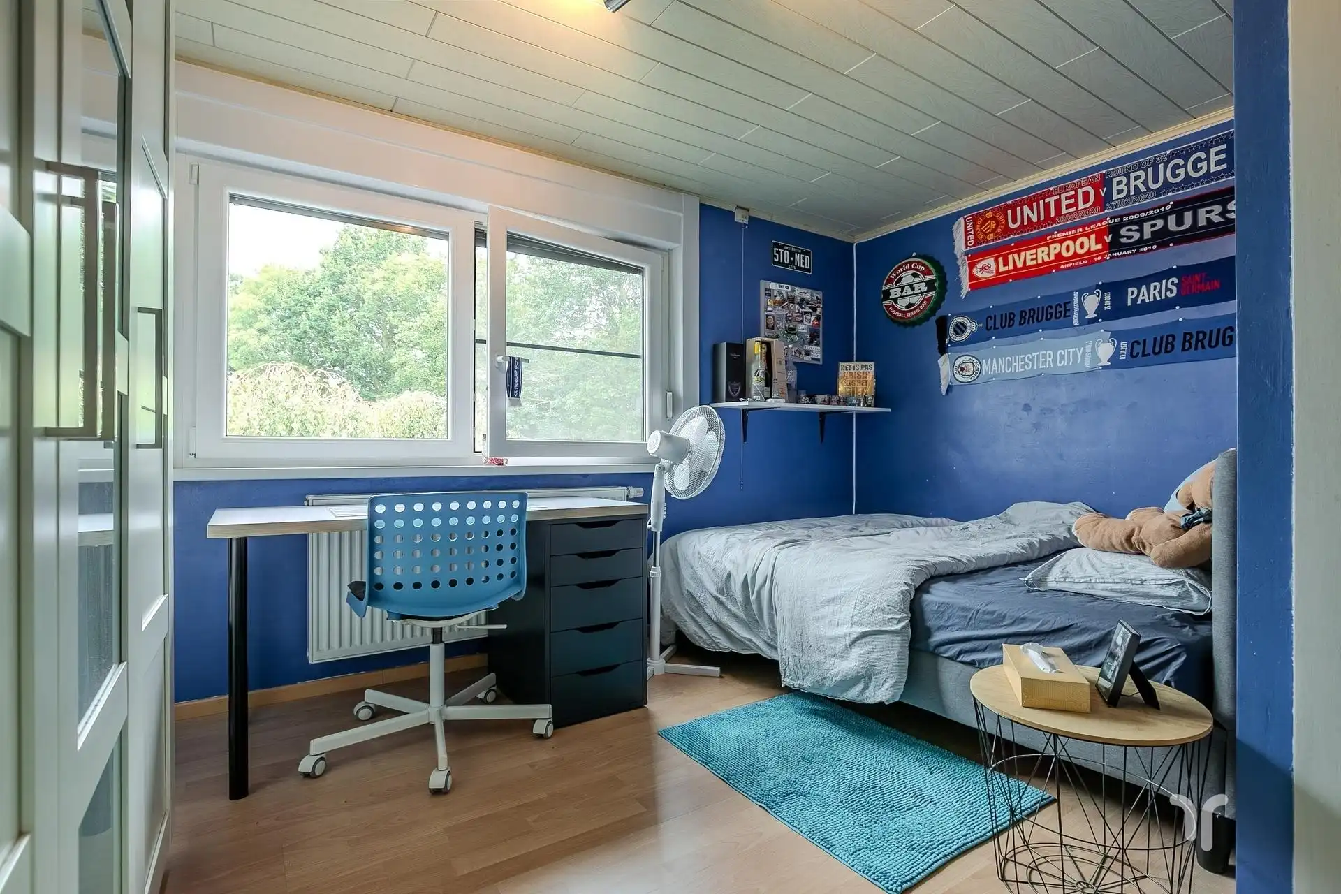Halfopen gezinswoning met ruime tuin en garage in een rustige buurt. foto 9