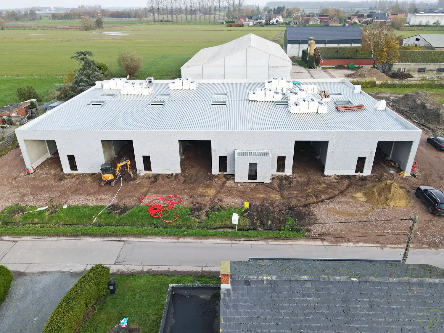 Makkelijk toegankelijke nieuwbouwloods nabij het centrum van Bentille! foto {{pictureIndex}}