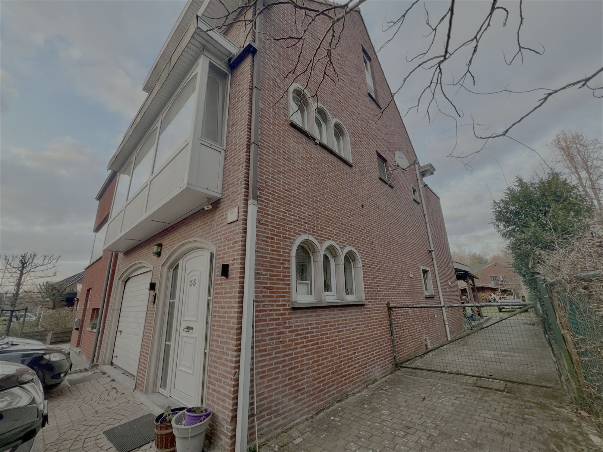 Enorme gezinswoning op 463 m² met 5 slaapkamers en 2 badk. foto 2