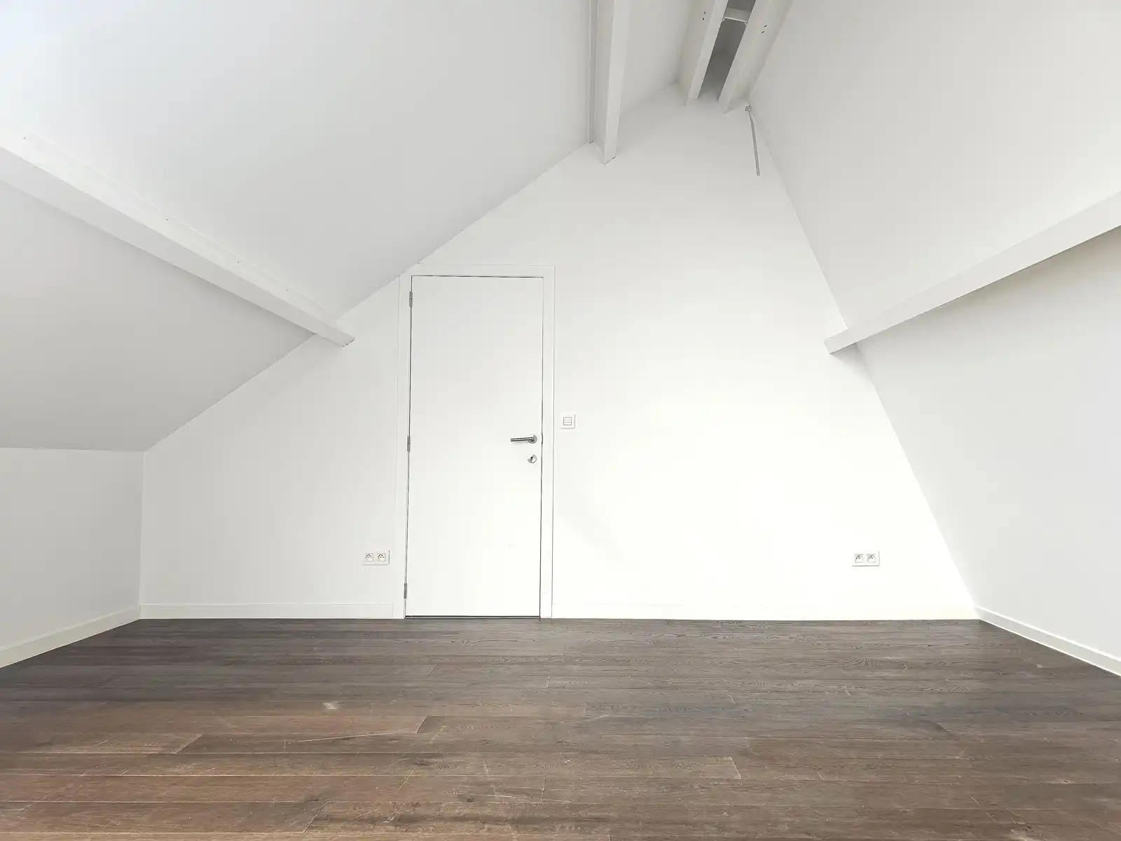Stijlvolle loft met 2 slaapkamers en terras op centrale ligging foto 14
