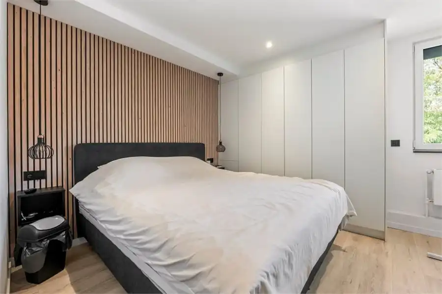 RUIME GERENOVEERDE WONING OP EEN ZEER GOEDE LOCATIE foto 14