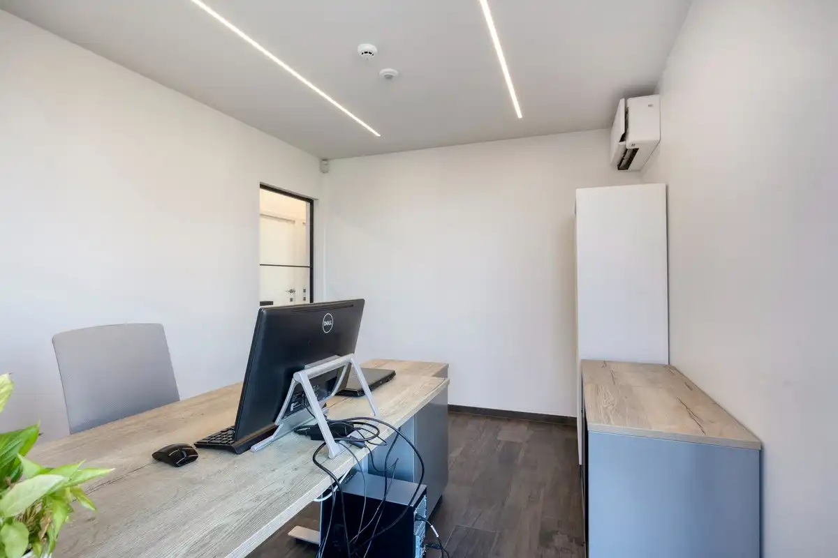 Grondig gerenoveerd KMO gebouw met magazijn en kantoorruimtes in Heverlee op een perceel van 11a19ca! – EPC -22,65 kWh/m² foto 9