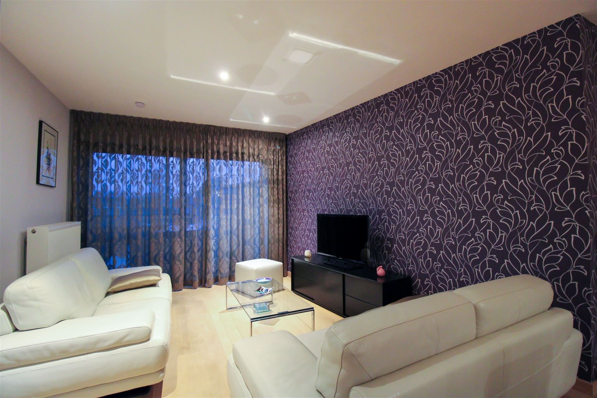 Instapklaar duplexappartement met terras, twee slaapkamers, twee parkeerplaatsen en ruime kelderberging te Maasmechelen! foto 4