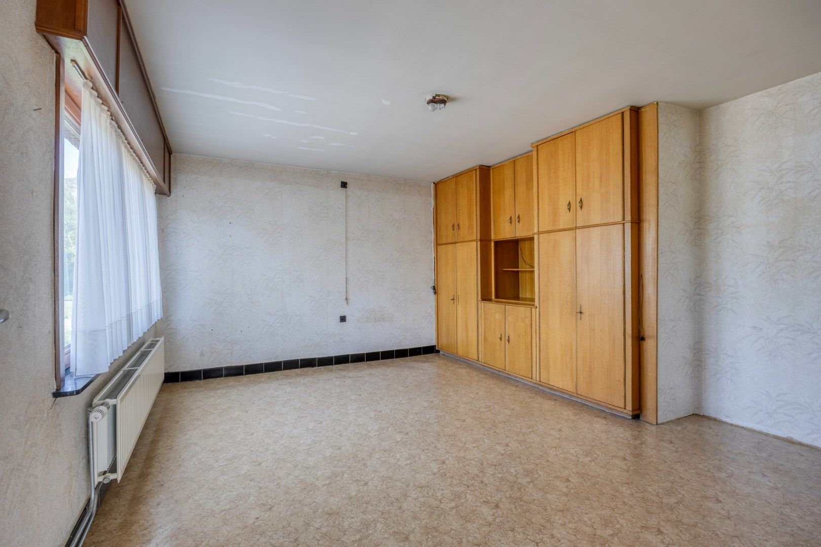 Ruime op te frisse woning op een perceel van 2.210 m² ! foto 15