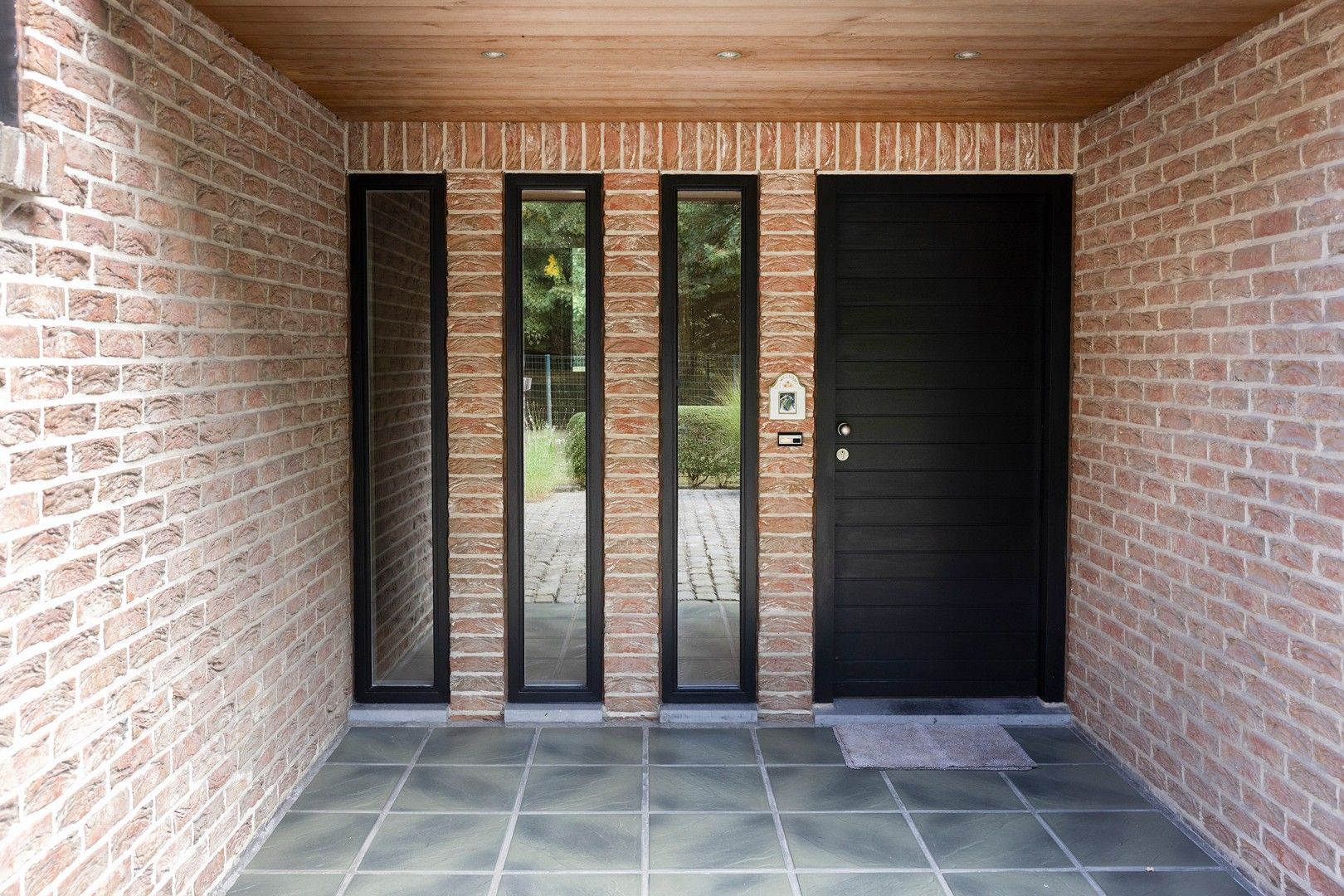 Alleenstaande woning op gegeerde ligging op 2600 m2. foto 3