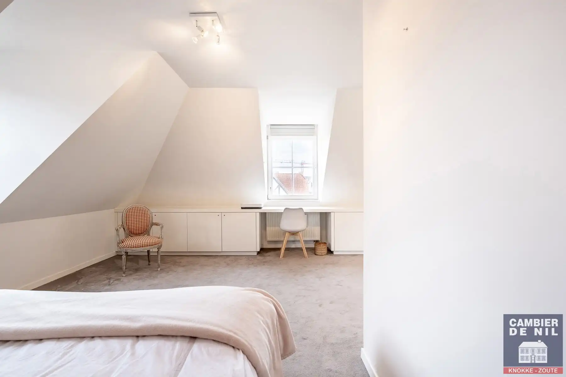 Instapklare , gemeubelde woning gelegen in Oud-Knokke vlakbij de groentenmarkt foto 23