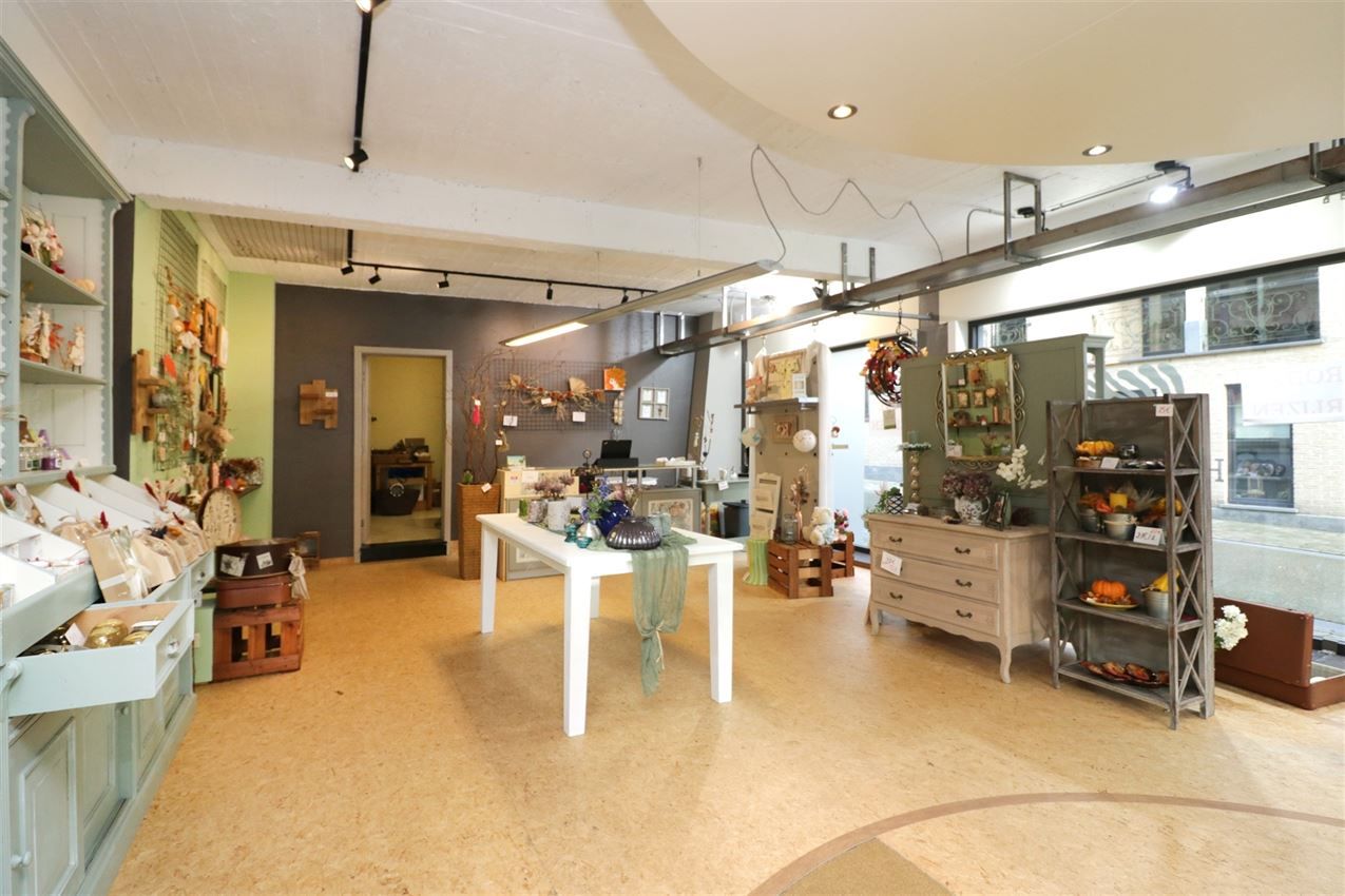 handelszaak met hoge zichtbaarheid en mooie etalage  foto 5