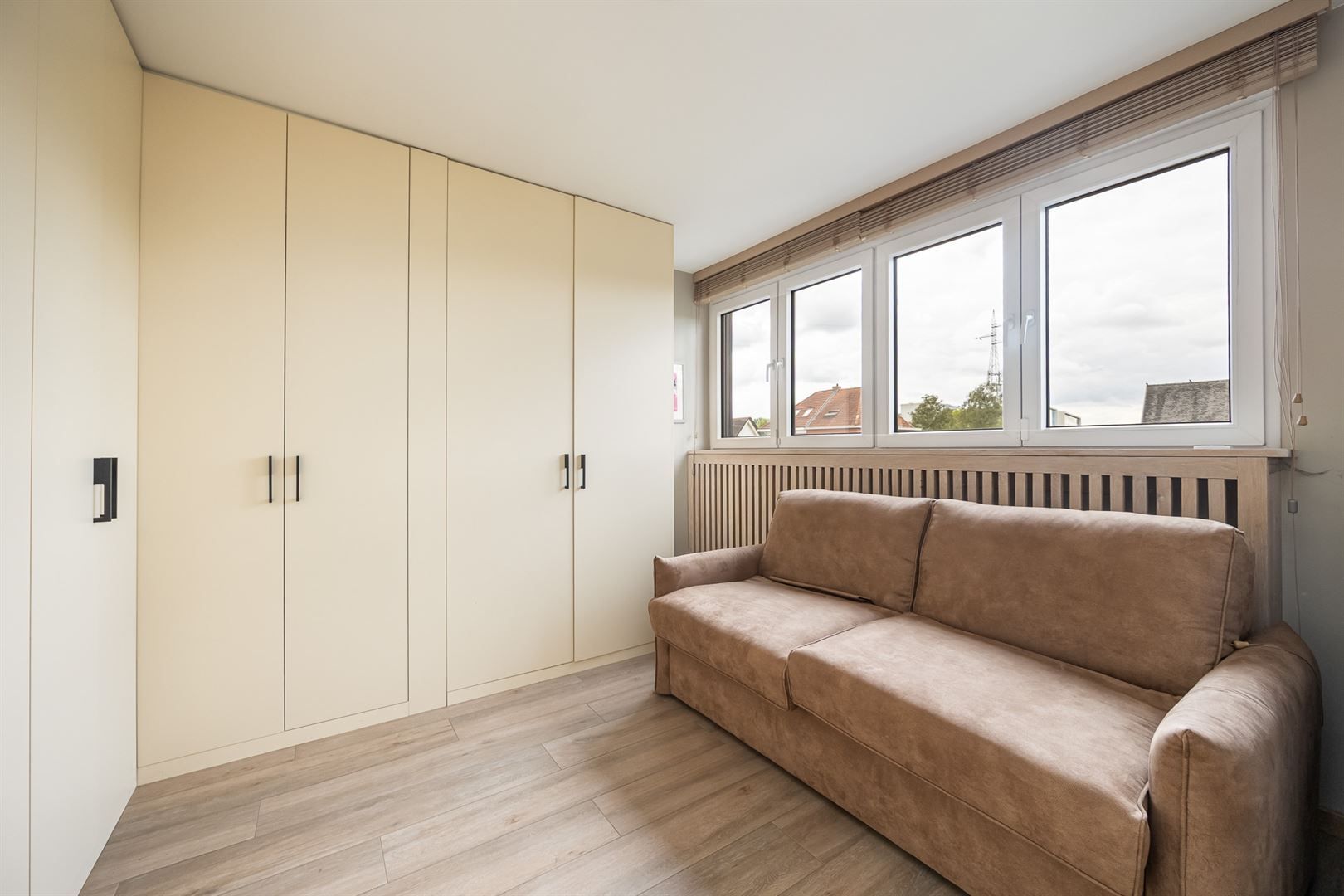 Een luxueus ingerichte woning met 5 slaapkamers en zwembad. foto 30