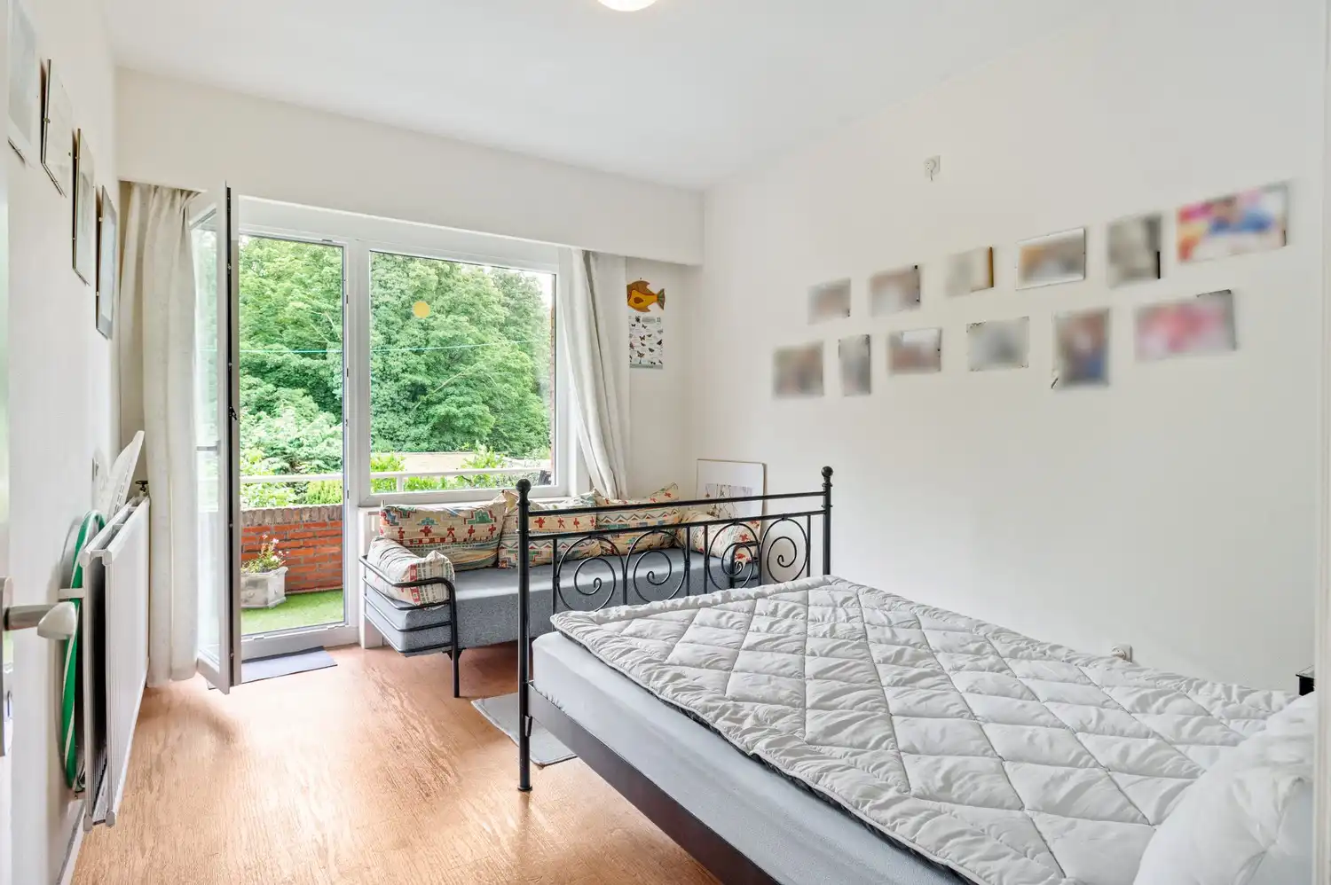 Groot 2 slaapkamer appartement met terras in een doodlopende straat in het centrum van Wijnegem! foto 11