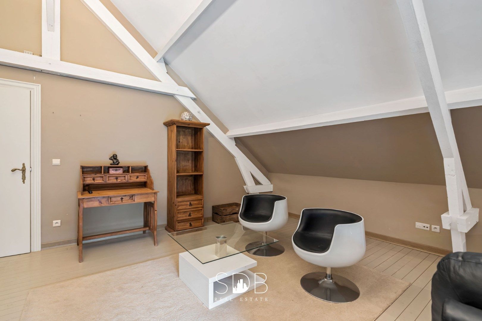 Authentieke hoeve met diverse bijgebouwen en graslanden op 93.155m² foto 27