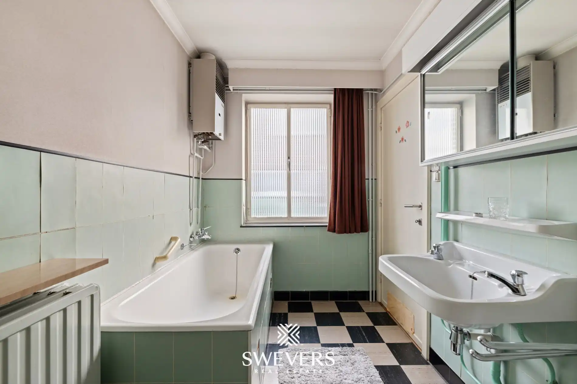 Woning met uitzonderlijk renovatiepotentieel op ruim en groen perceel nabij Zonhoven centrum foto 24