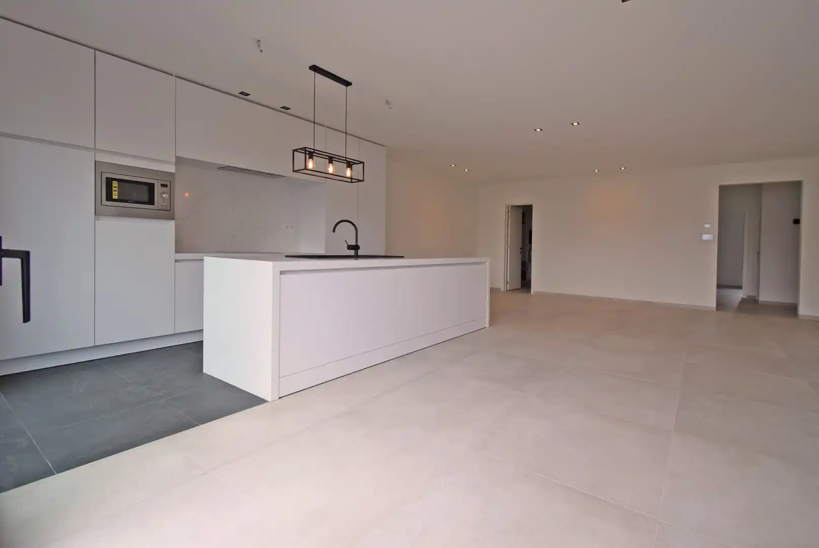INSTAPKLAAR GELIJKVLOERS APPARTEMENT foto 5