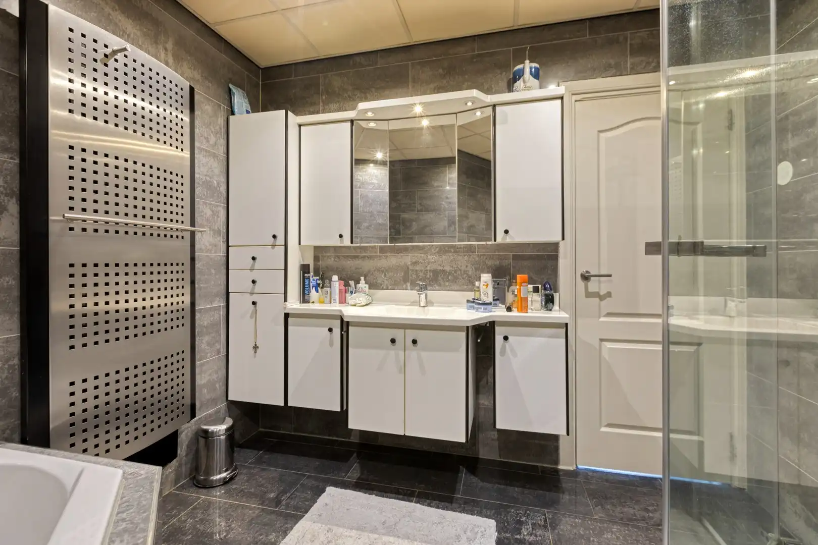 Charmante gezinswoning op ruim perceel foto 26