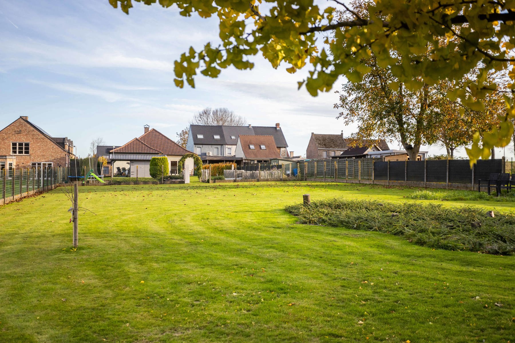 Instapklare bungalow met 3 slaapkamers en ruime tuin. foto 24