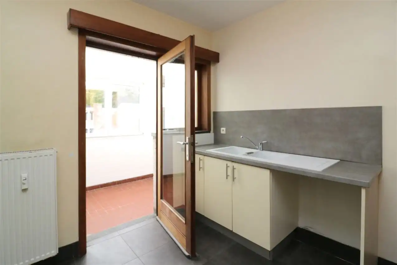 Duplexapp. met 2 grote slpkmrs en terras foto 13