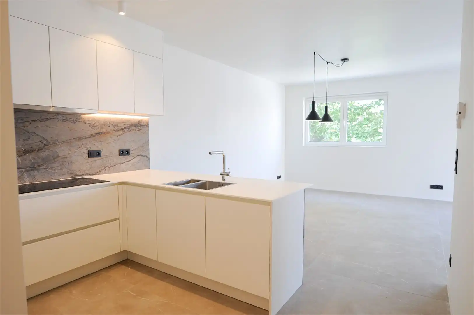 2 slaapkamer appartement met groot terras foto 6