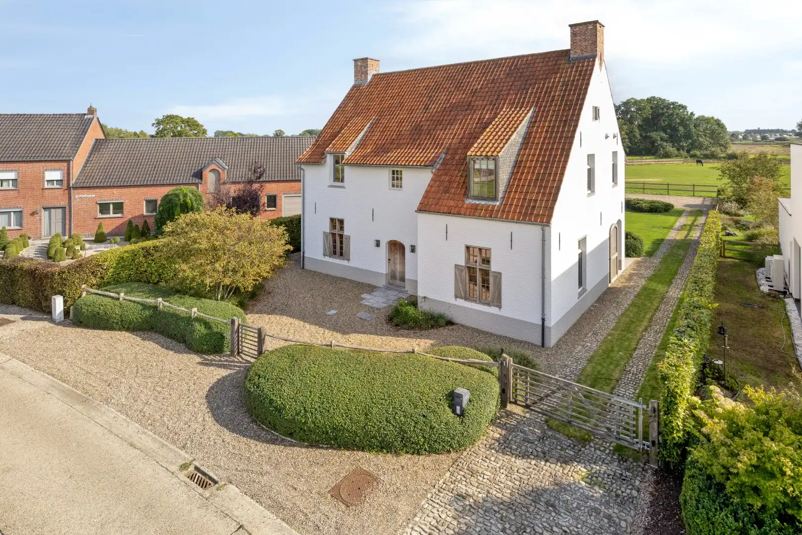 Prachtig afgewerkte villa met 4 slpks en 2 badkamers , landelijk gelegen op 1.080 m² ! foto 41