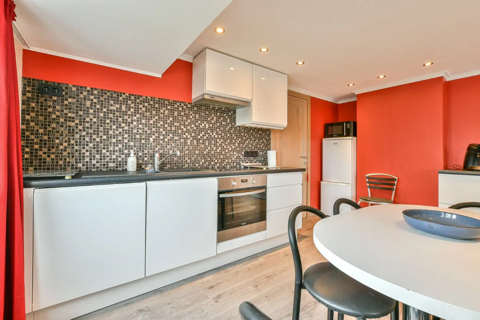 Ruime woning met veel mogelijkheden, carport en 2 parkeerplaatsen - vlakbij centrum & zee!  foto 19