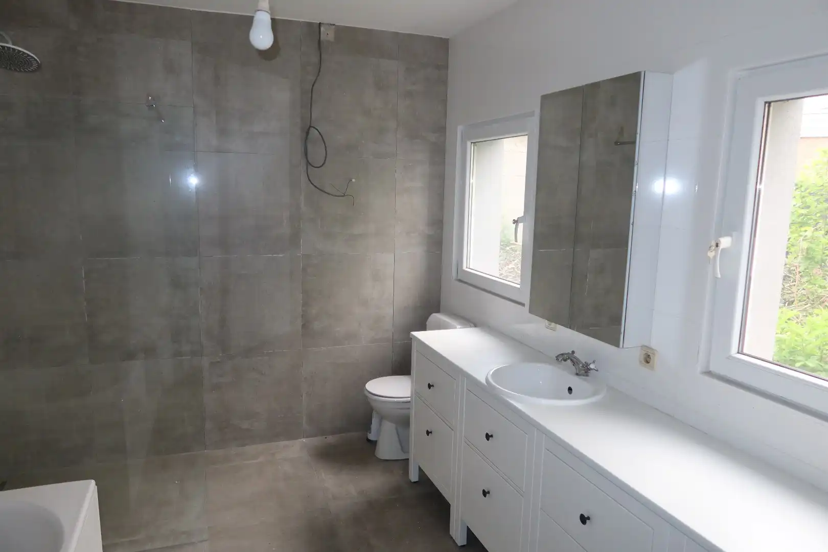 Leuk burgerhuis met 2 slk, tuin en achteruitgang met garage foto 7