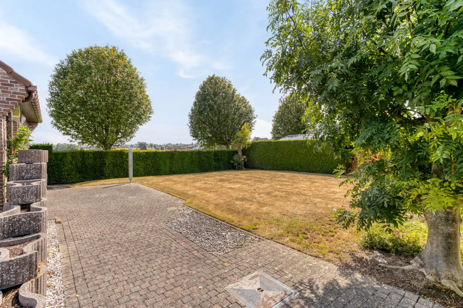 Degelijke villa in rustige buurt op 750 m²! foto 18