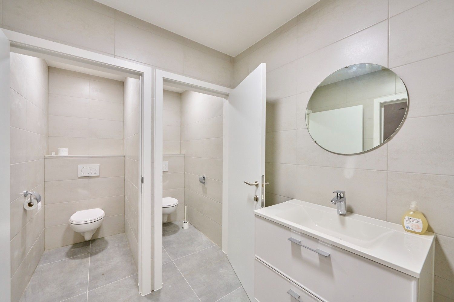 Gunstig gelegen heel ruim, fraai afgewerkte, handelsruimte met afzonderlijk toegankelijke woonstgelegenheid (triplex appartement) foto 10