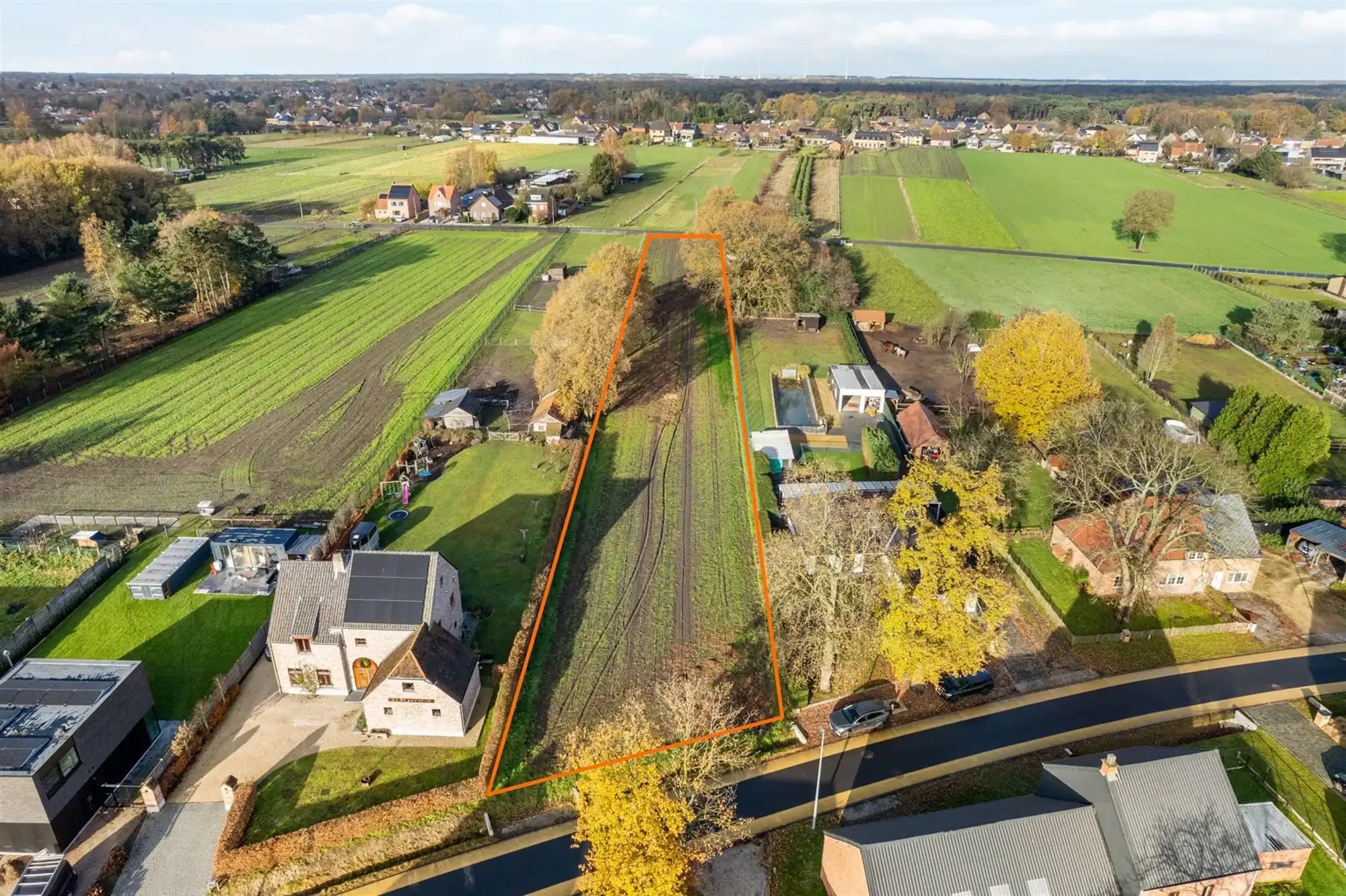 PRACHTIGE BOUWGROND MET TOP-LIGGING!  foto {{pictureIndex}}