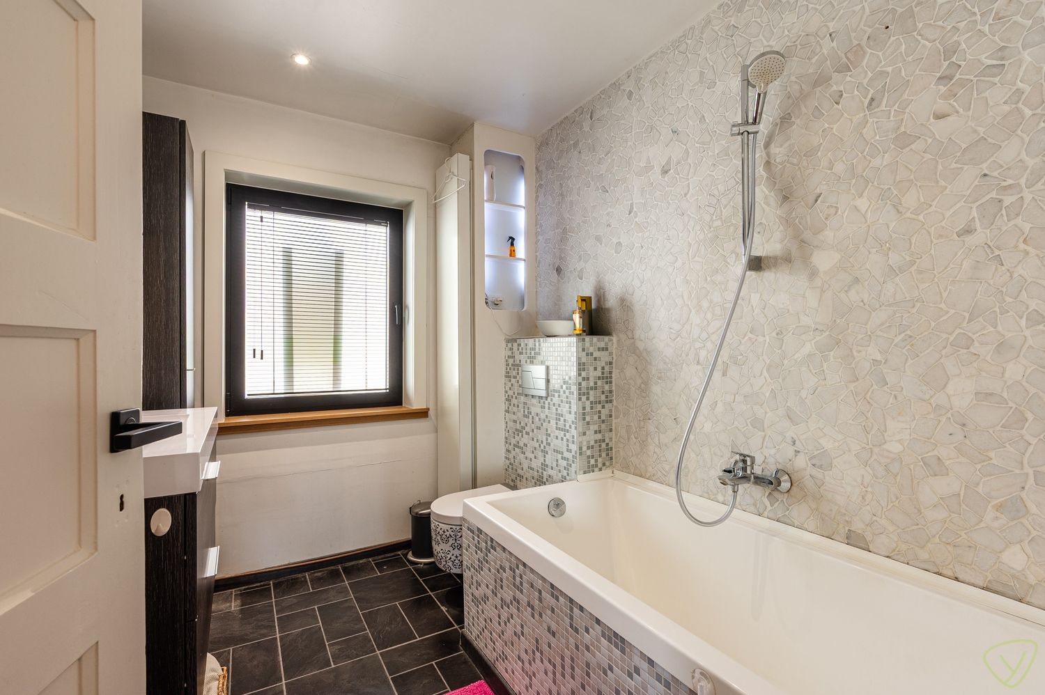 Instapklare woning met tuin en vlakbij het centrum van Eeklo foto 19