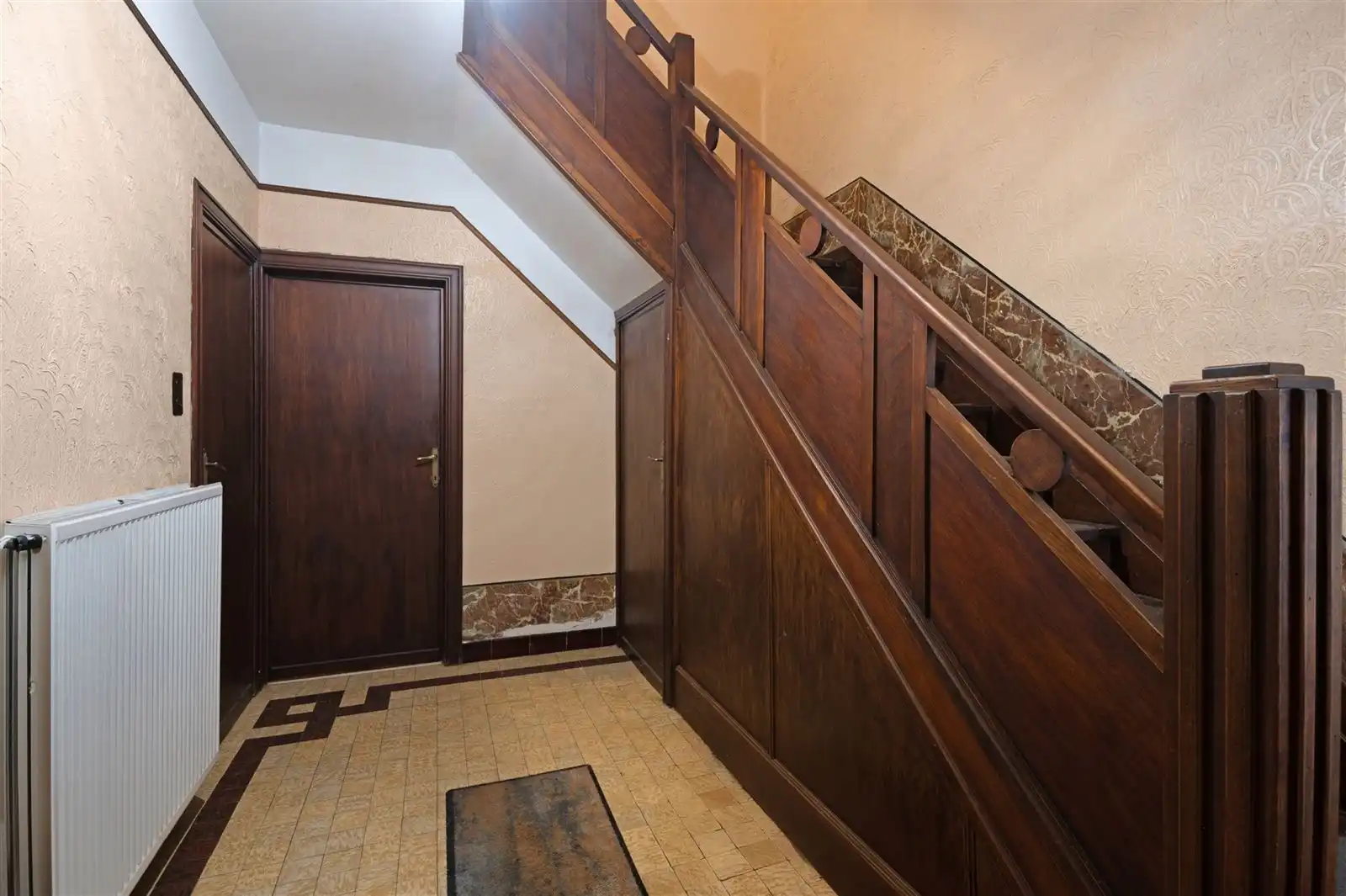 Te renoveren gezinswoning met garage en tuin op 7are55 foto 17