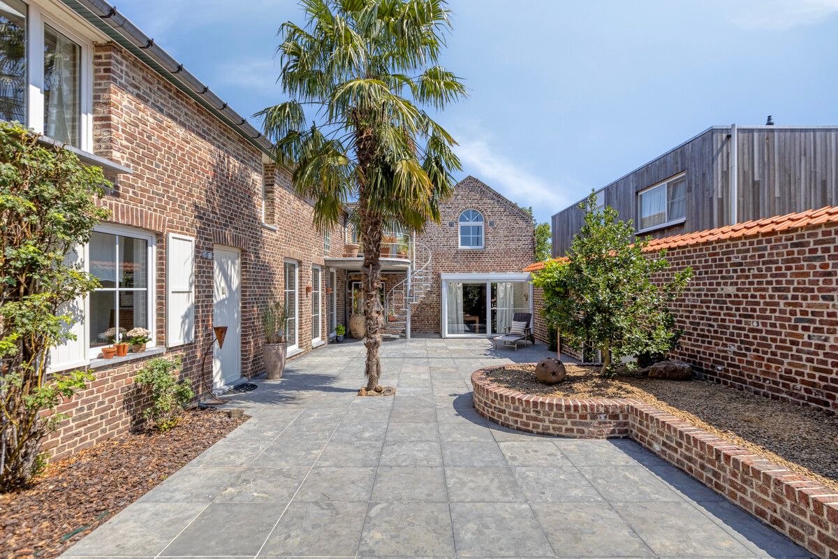 Authentieke hoevewoning met gezellige binnenkoer foto 2