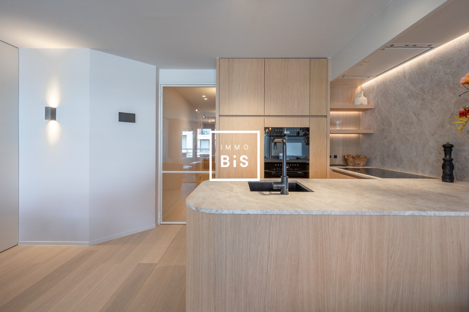 Luxueus gerenoveerd appartement centraal gelegen op enkele stappen van de zeedijk foto 5